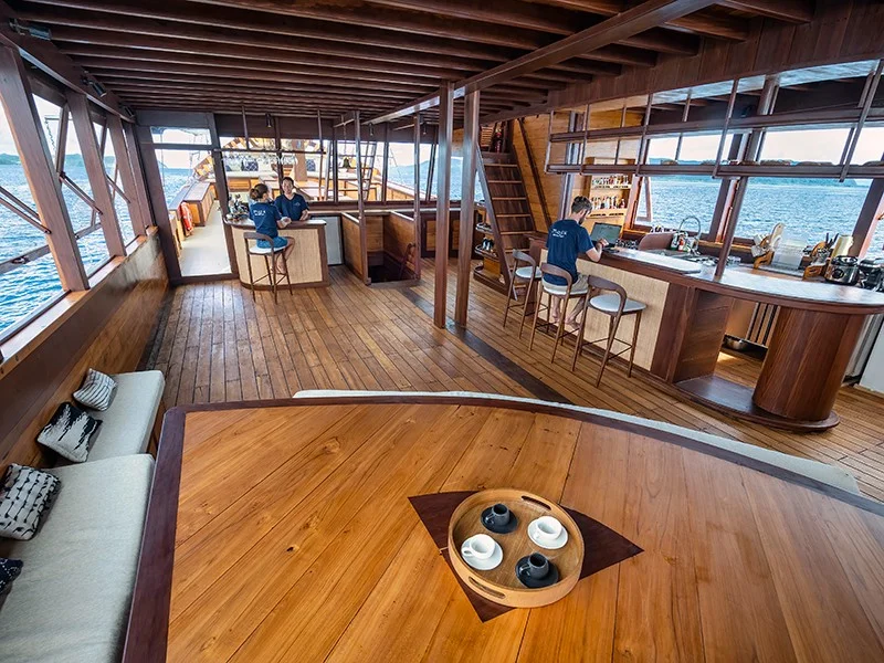 Majik Cruise - Luxury Phinisi Komodo Charter 2026